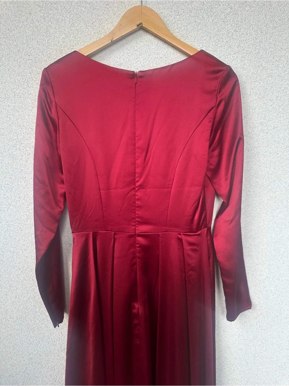Mac Duggal Satin V Neck Long Sleeve Pleated Gown, Size 4 - NWT - Picture 5 of 6
